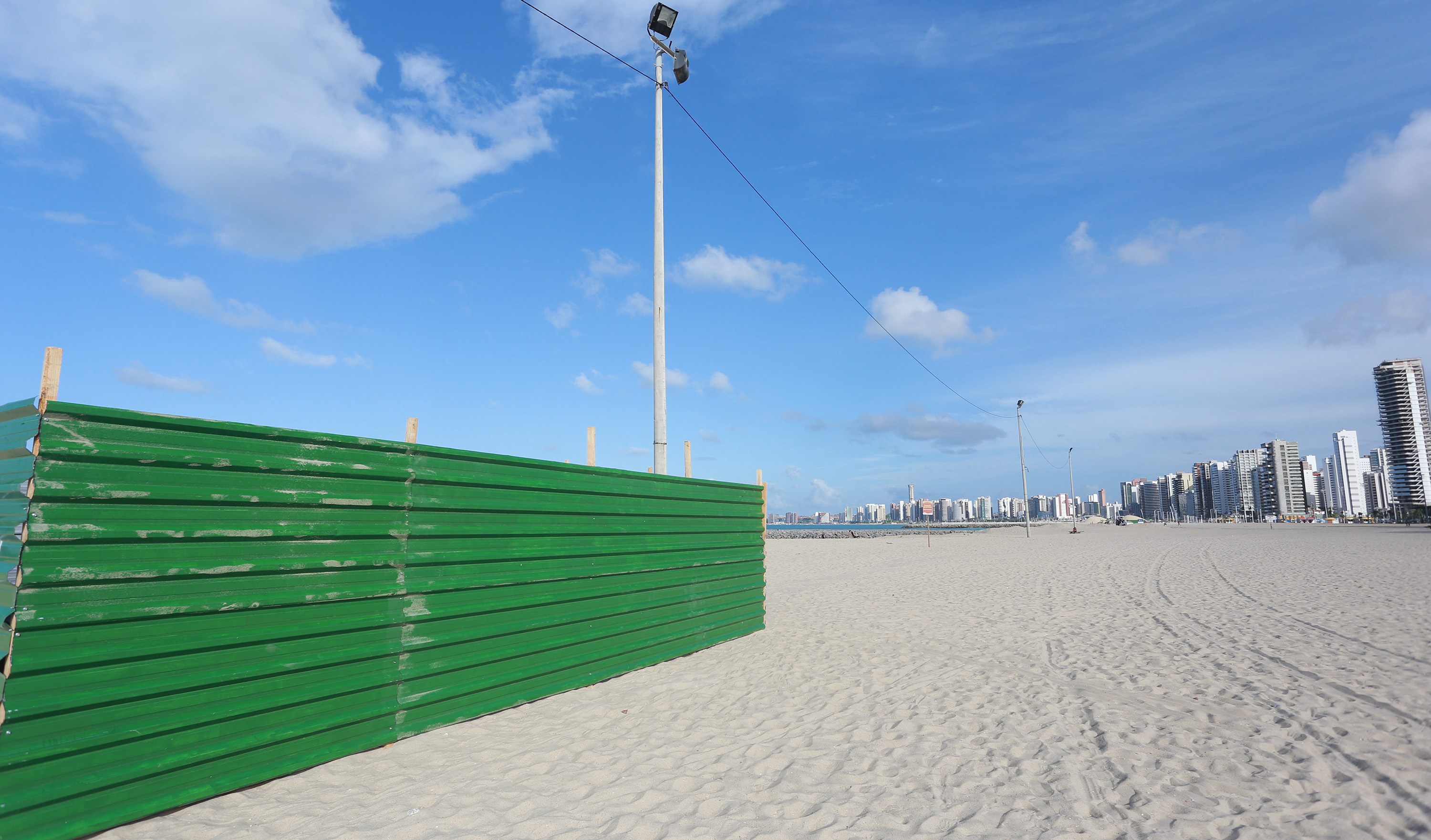 a foto mostra a faixa de areia da Beira-Mar
